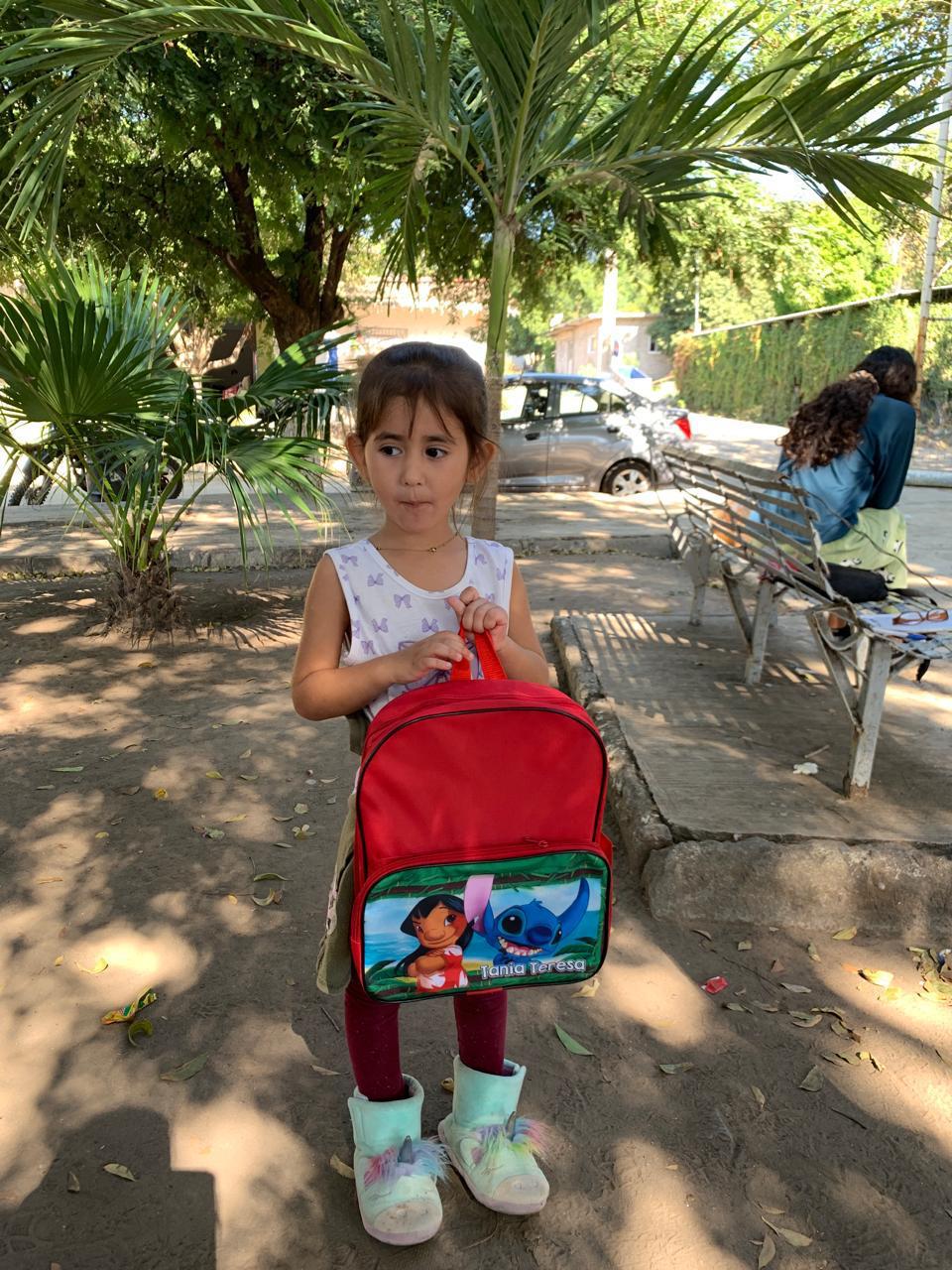 Mochila con su mochila